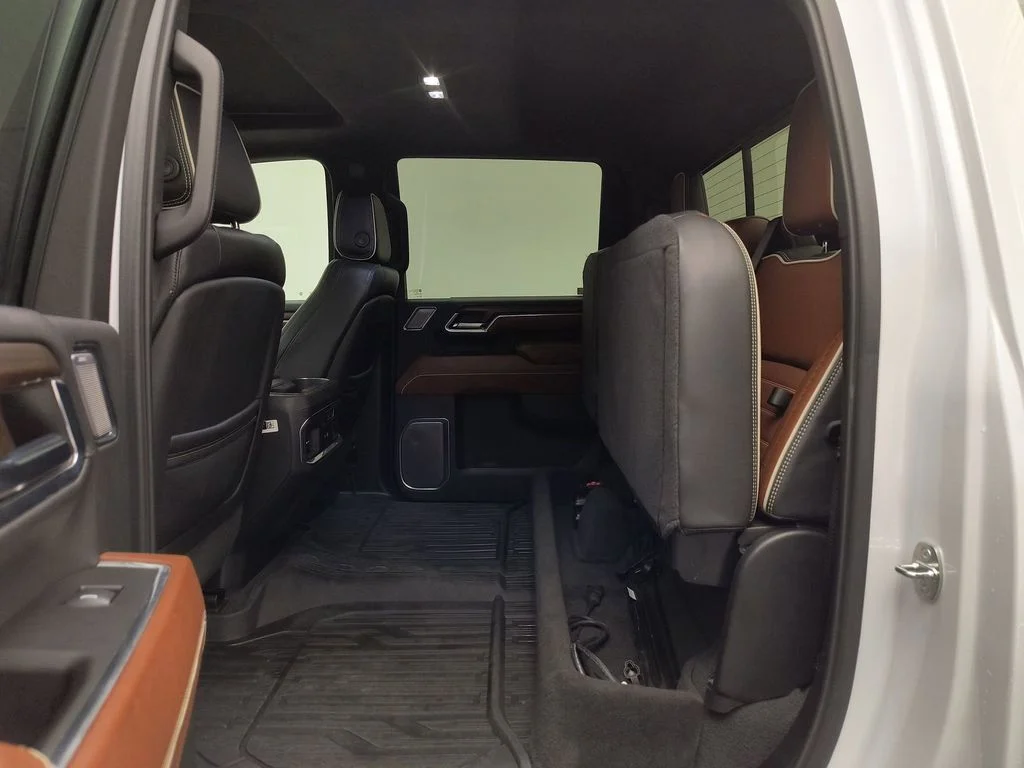 Used 2024 White Frost Tricoat GMC Denali Ultimate image 20