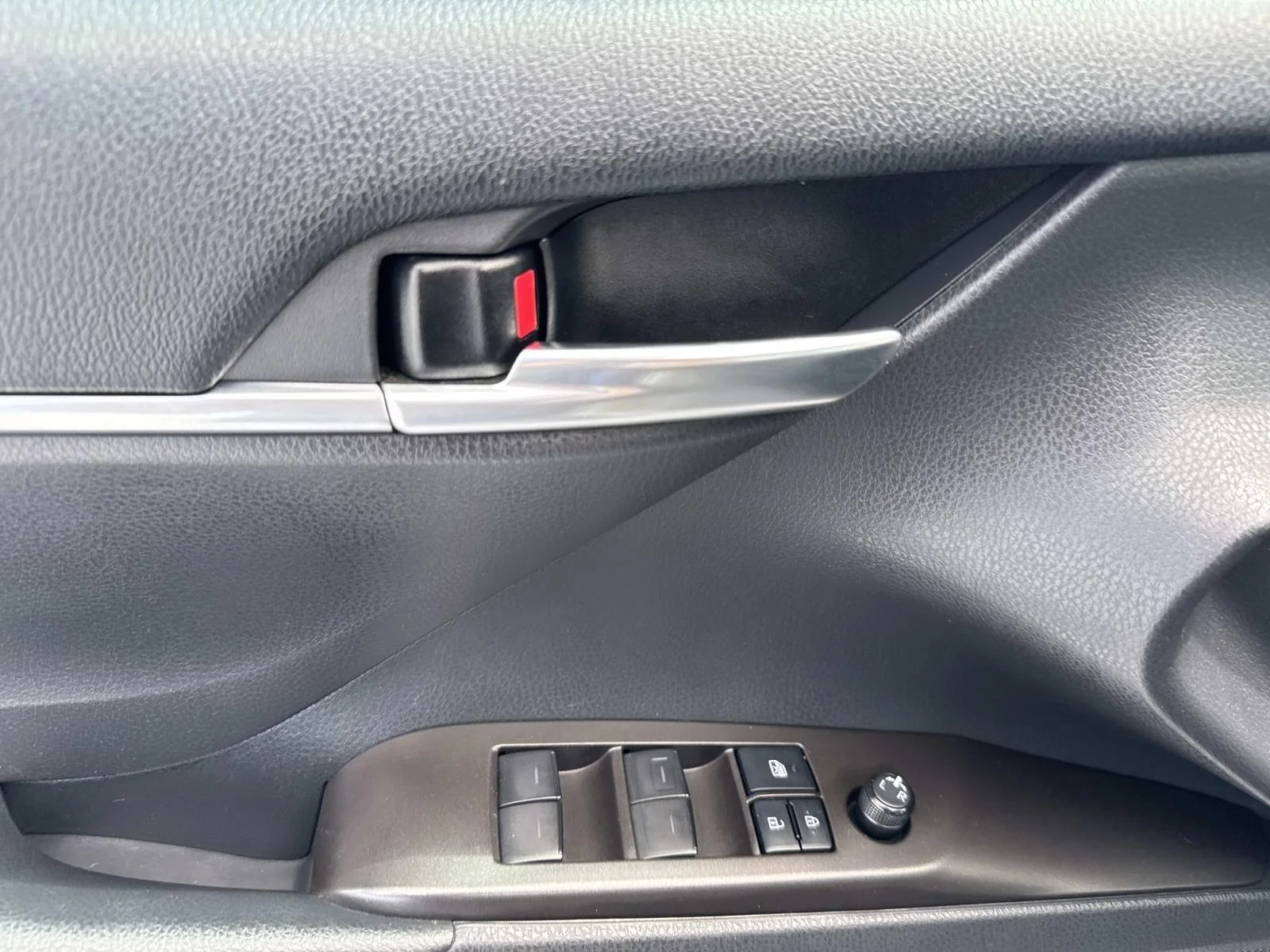 2021 Toyota Camry LE - Photo 20