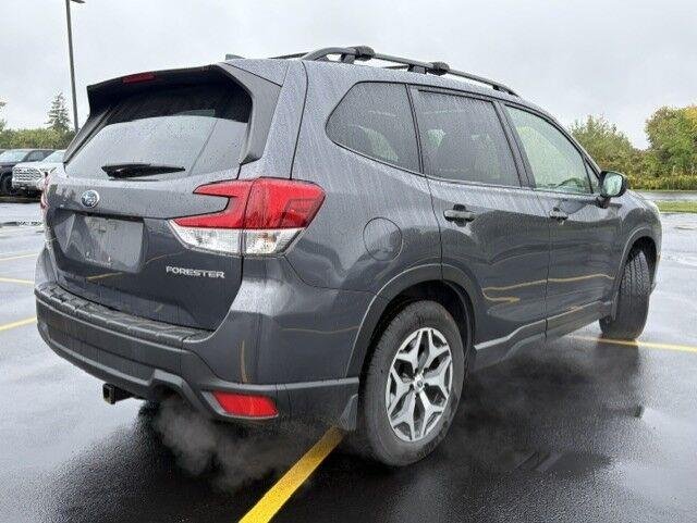 Used 2022 Magnetite Gray Metallic Subaru Premium image 14