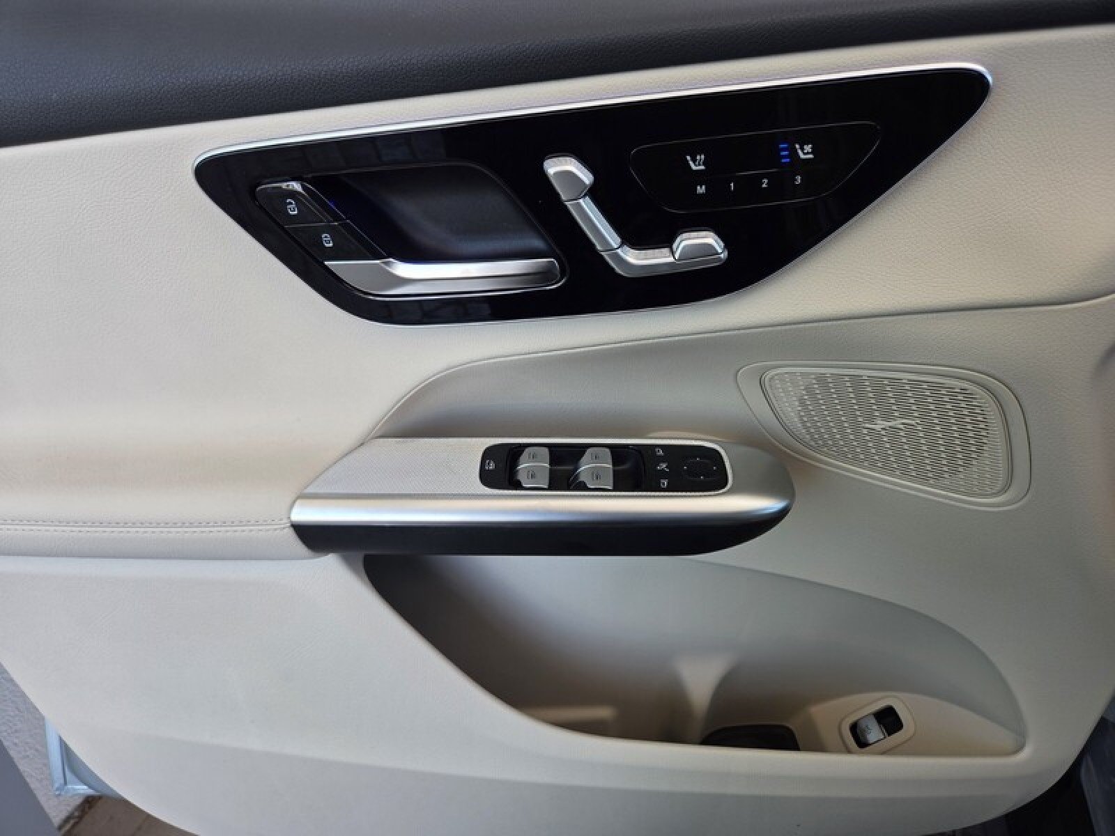 New 2026 Cirrus Silver Metallic Mercedes-Benz GLC 300 SUV image 21