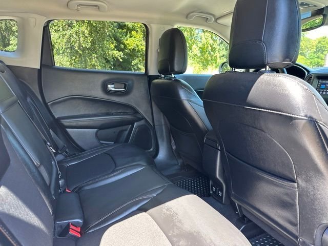 Used 2018 Billet Silver Metallic Clearcoat Jeep Latitude image 21
