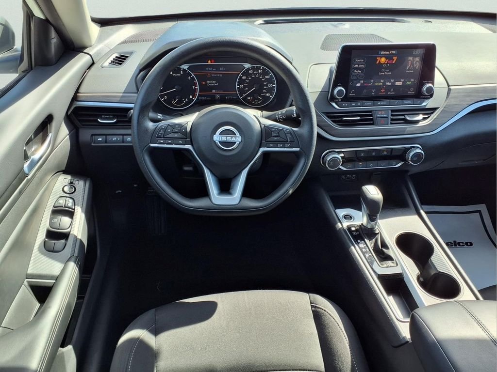 2025 Nissan Altima SV - Photo 9