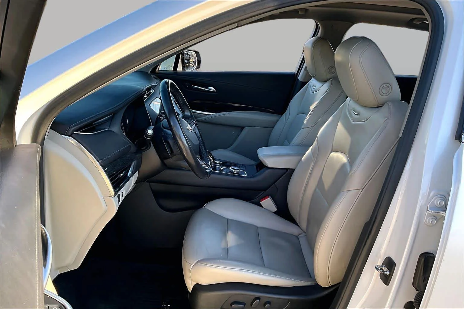Used 2021 Crystal White Tricoat Cadillac FWD Premium Luxury image 8
