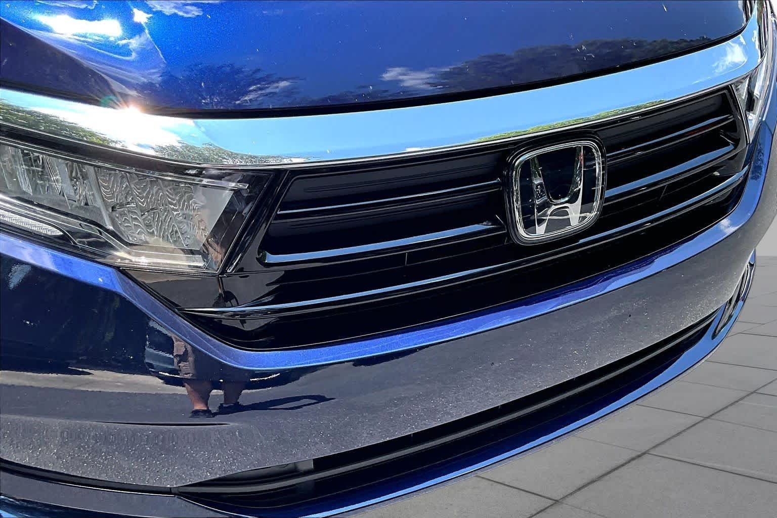 Used 2023 Obsidian Blue Pearl Honda EX-L image 30