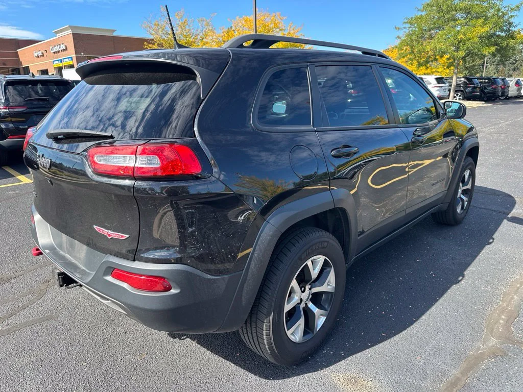 Used 2016 Black Jeep Trailhawk image 9