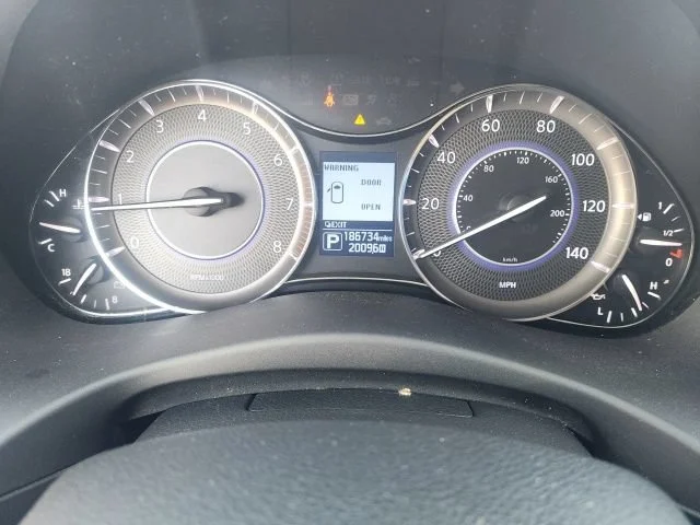Used 2017 White INFINITI RWD image 7