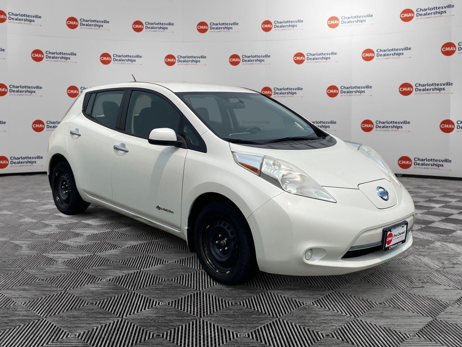 Used 2016 Pearl White Nissan S image 7