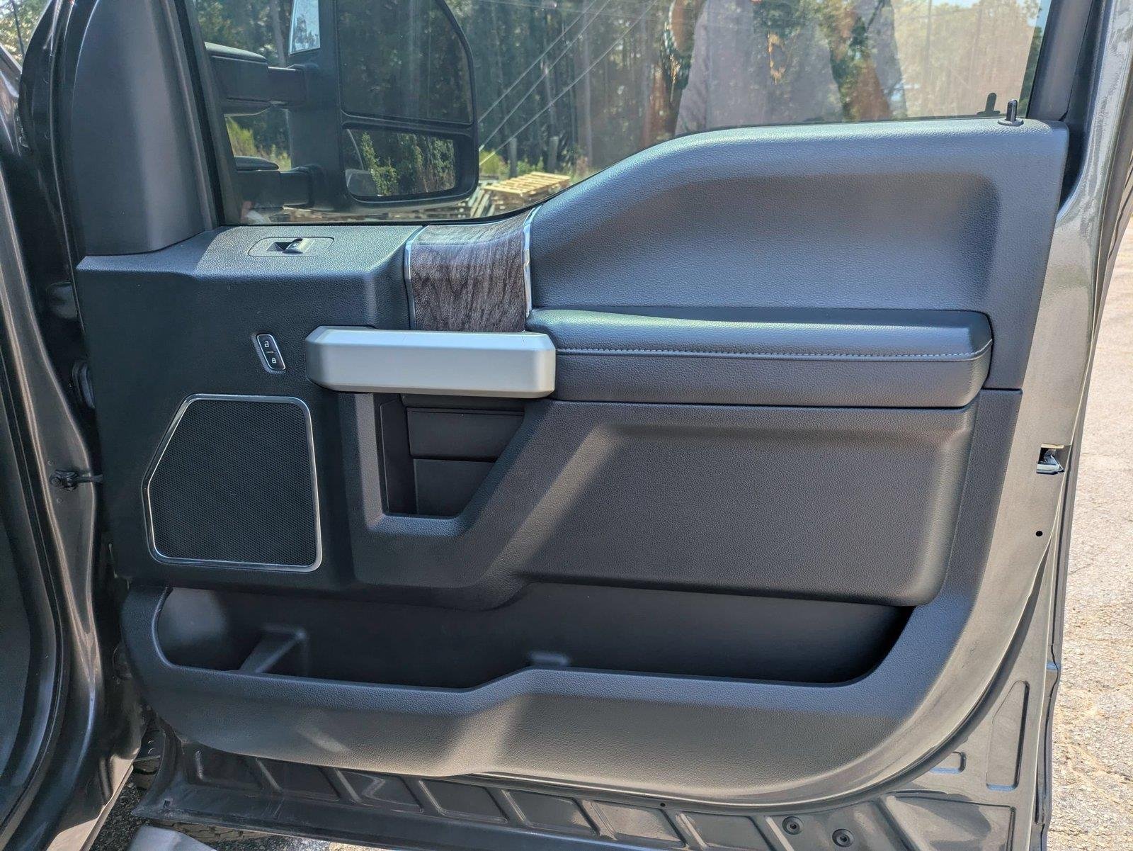 Used 2018 Magnetic Metallic Ford LARIAT image 31