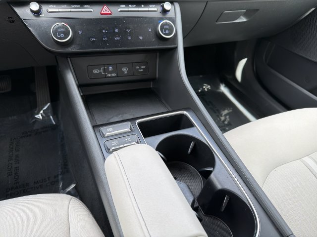 Used 2025 White Hyundai SEL image 23