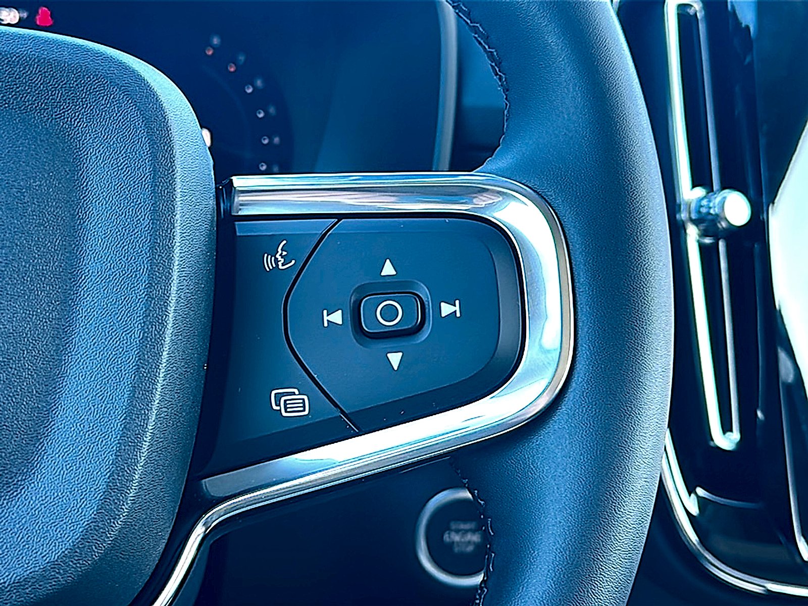 2026 Volvo XC40 Plus - Photo 18