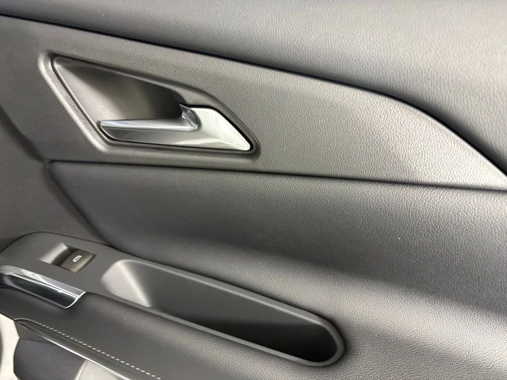 New 2026 Summit White Chevrolet LT image 18