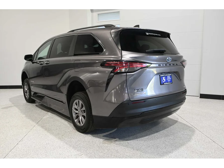 Used 2021 GRAY Toyota XLE Mobility Handicap Van image 8