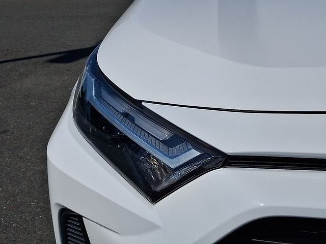 Used 2024 White Toyota XLE image 10