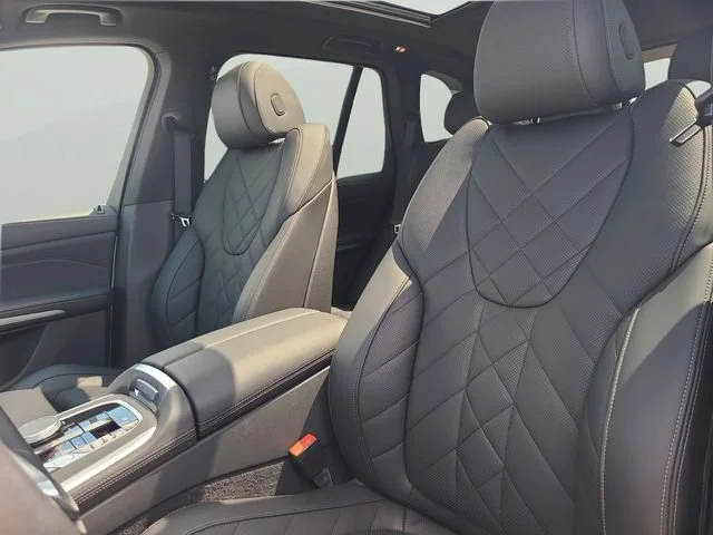 Used 2025 White BMW xDrive40i image 18