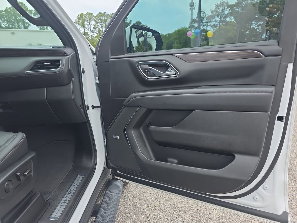 Used 2023 White Chevrolet Z71 image 34