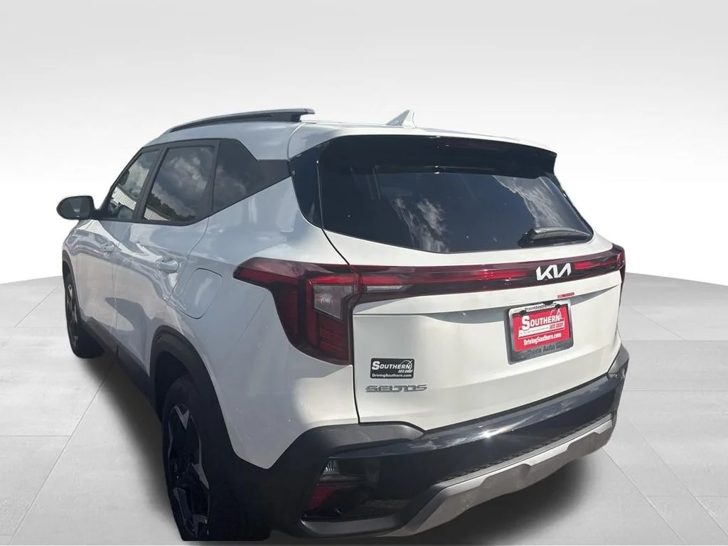 Used 2024 White Kia SX image 14