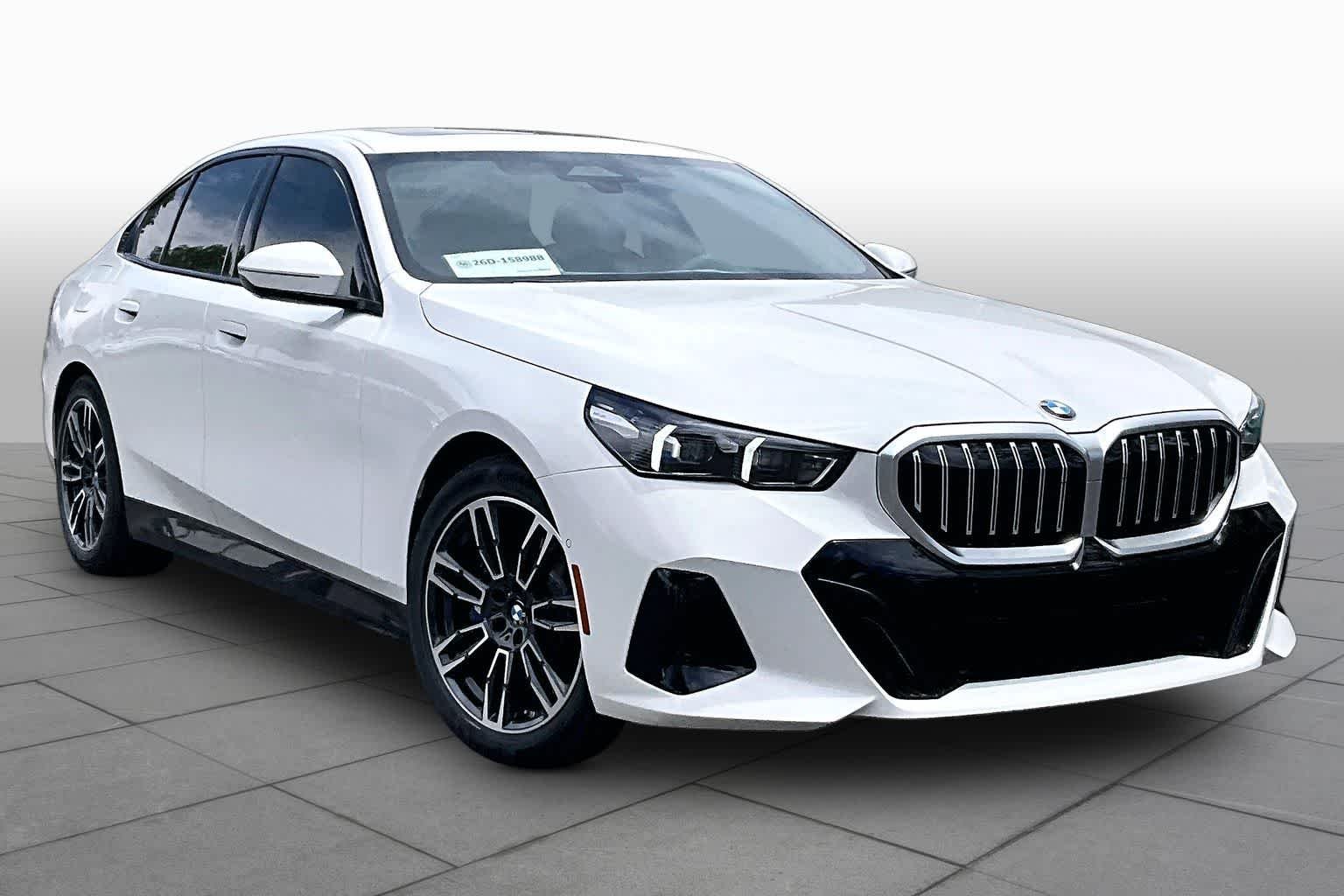New 2026 Alpine White BMW 530i xDrive image 2
