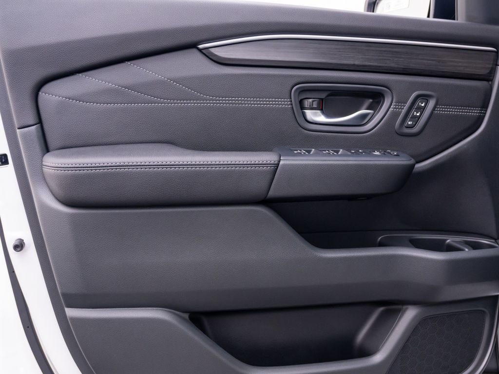 New 2026 Platinum White Pearl Honda Touring image 14