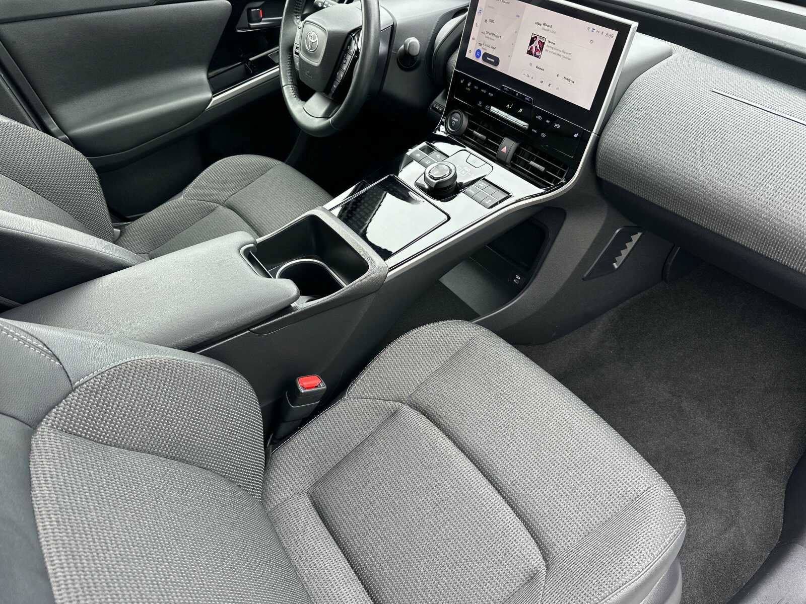 Used 2023 Pearl Toyota XLE 4D Sport Utility image 19