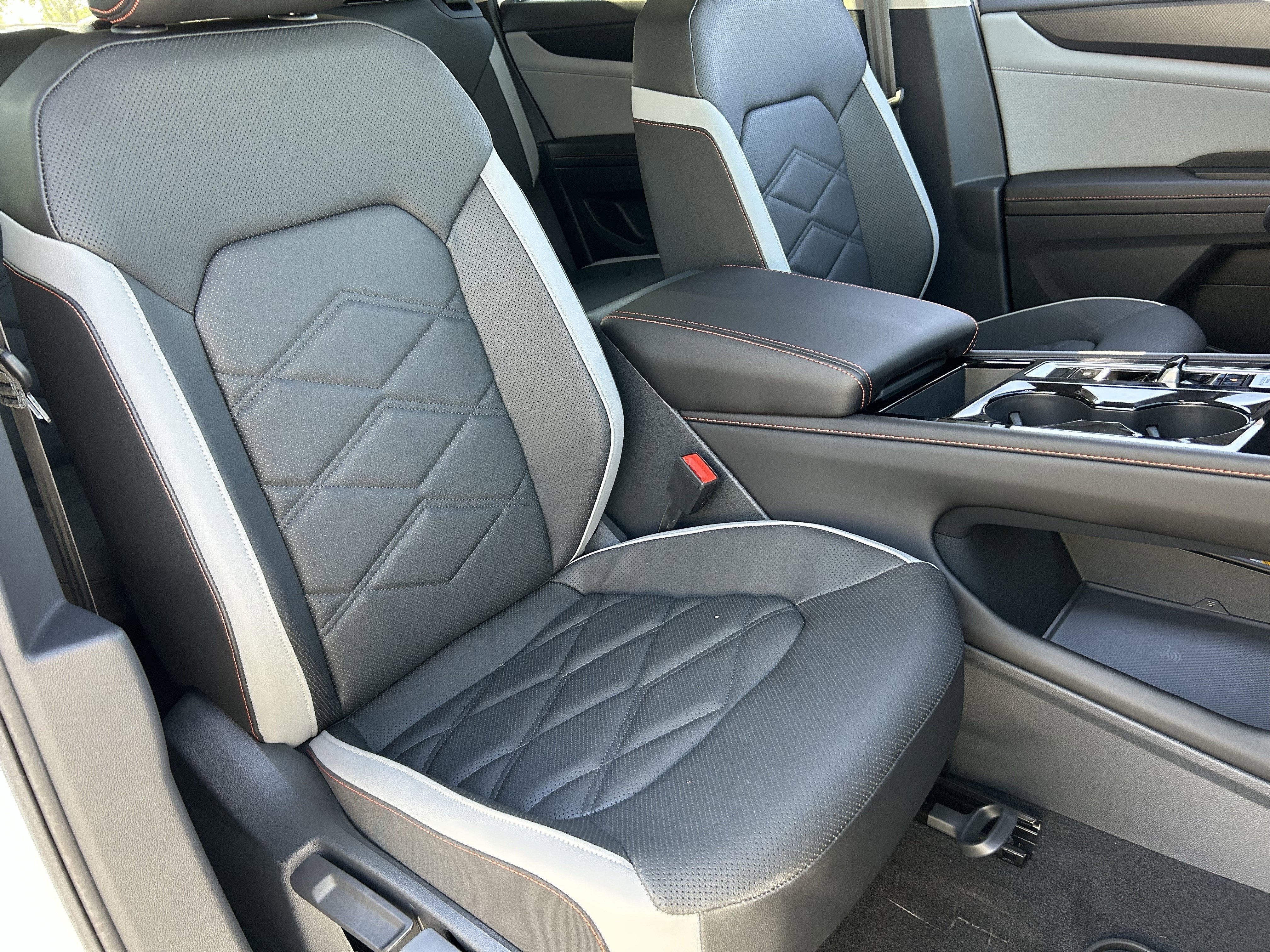 New 2026 Opal White Pearl Volkswagen 2.0T Peak Edition image 6