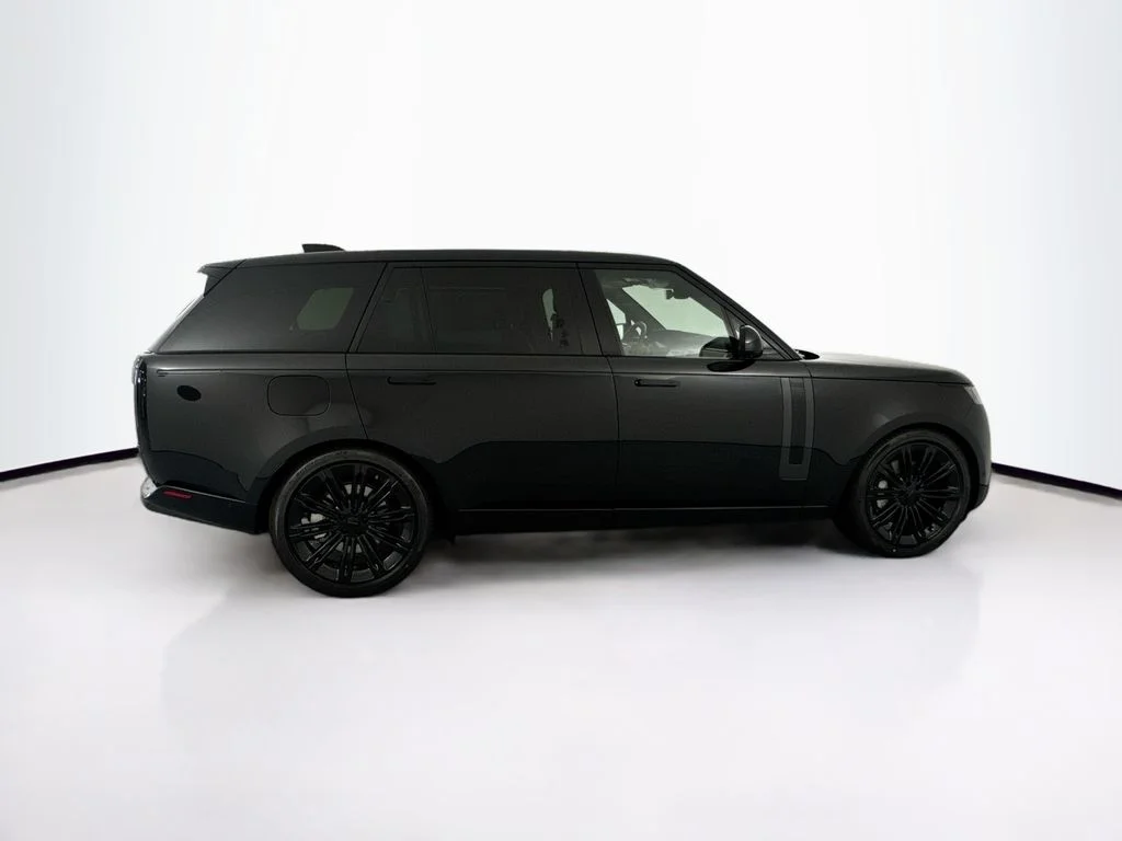 New 2026 Santorini Black Land Rover SE image 4