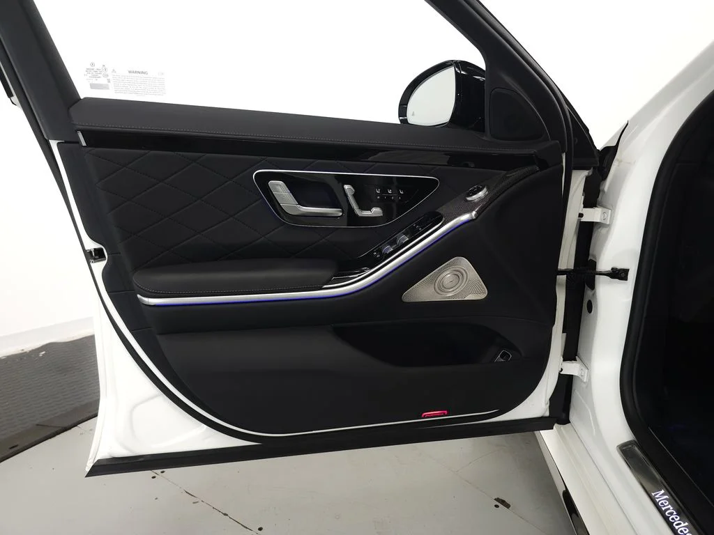 Used 2023 MANUFAKTUR Cashmere White Magno Mercedes-Benz S 580 image 5