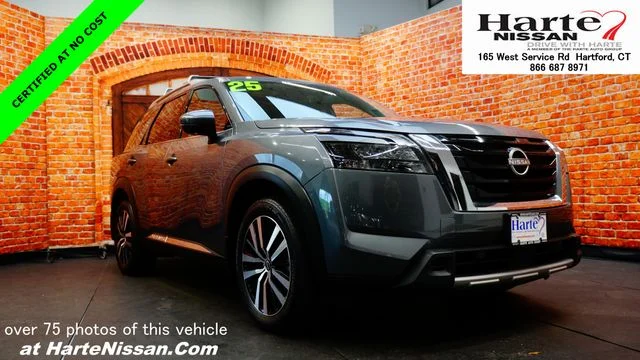 2025 Nissan Pathfinder Platinum 4WD's photo