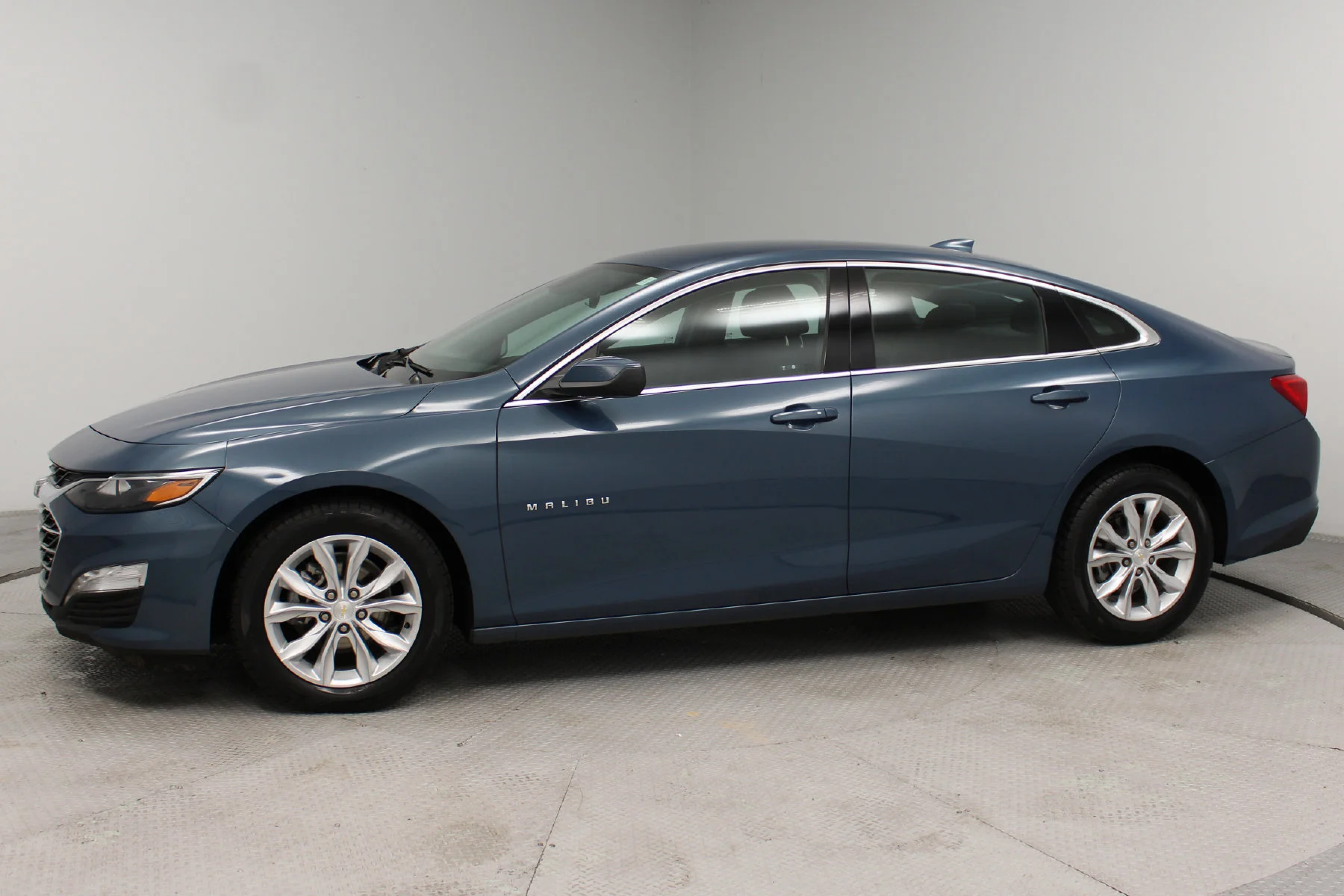 Used 2024 Lakeshore Blue Metallic Chevrolet 4dr Sdn 1LT image 31