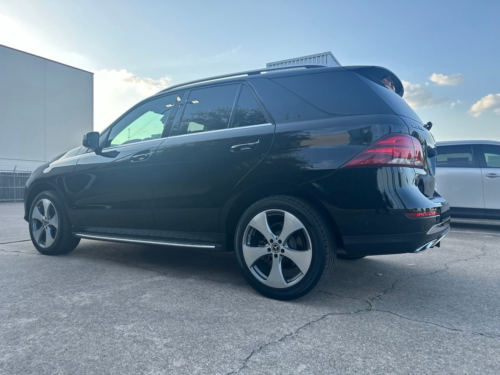 Used 2018 Obsidian Black Metallic Mercedes-Benz GLE 350 image 6