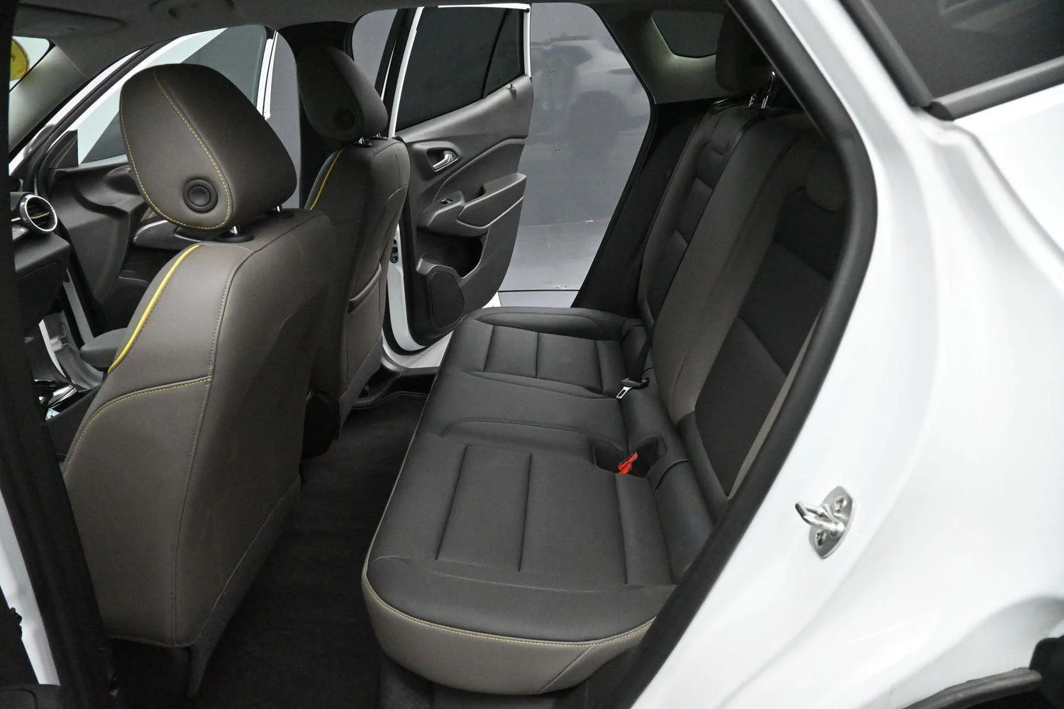 Used 2025 Summit White Chevrolet ACTIV image 27