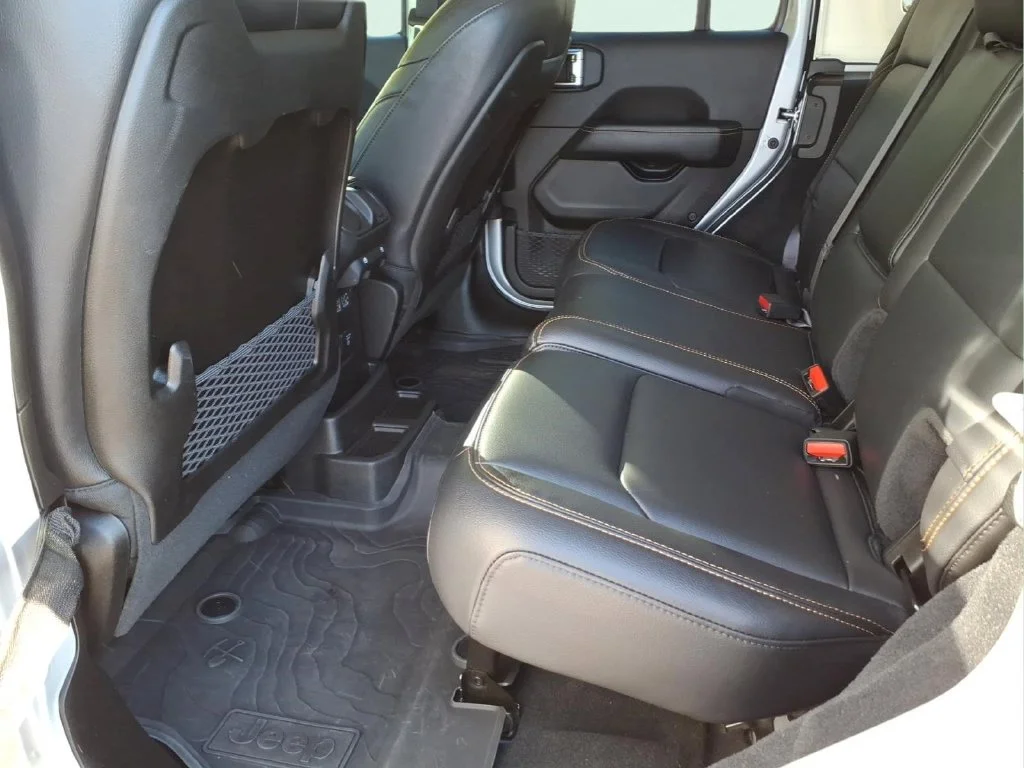 Used 2024 Silver Jeep Sahara image 16