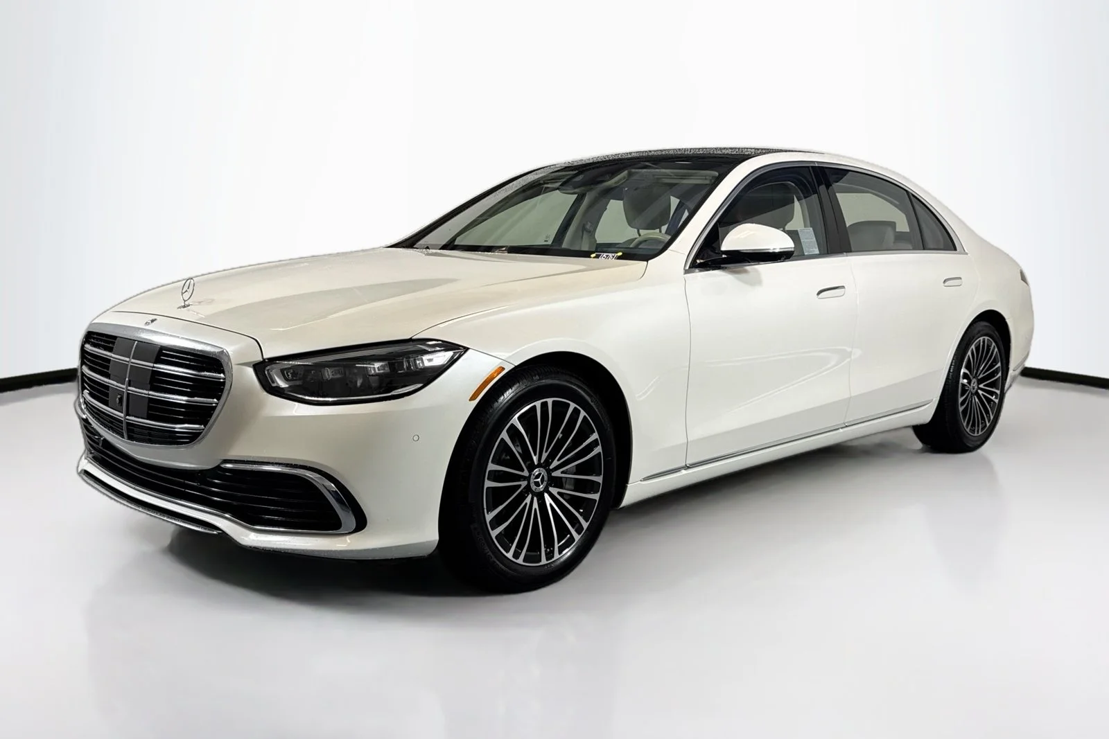 Used 2023 Manufaktur Diamond White Mercedes-Benz S 500 image 1