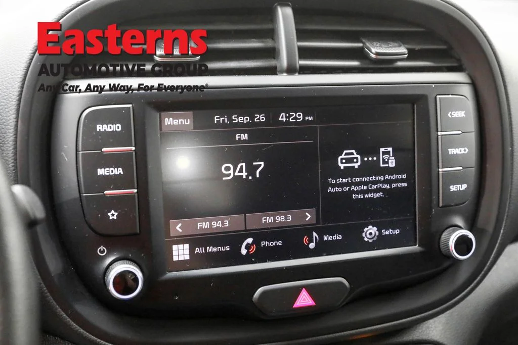 Used 2023  Kia LX image 19