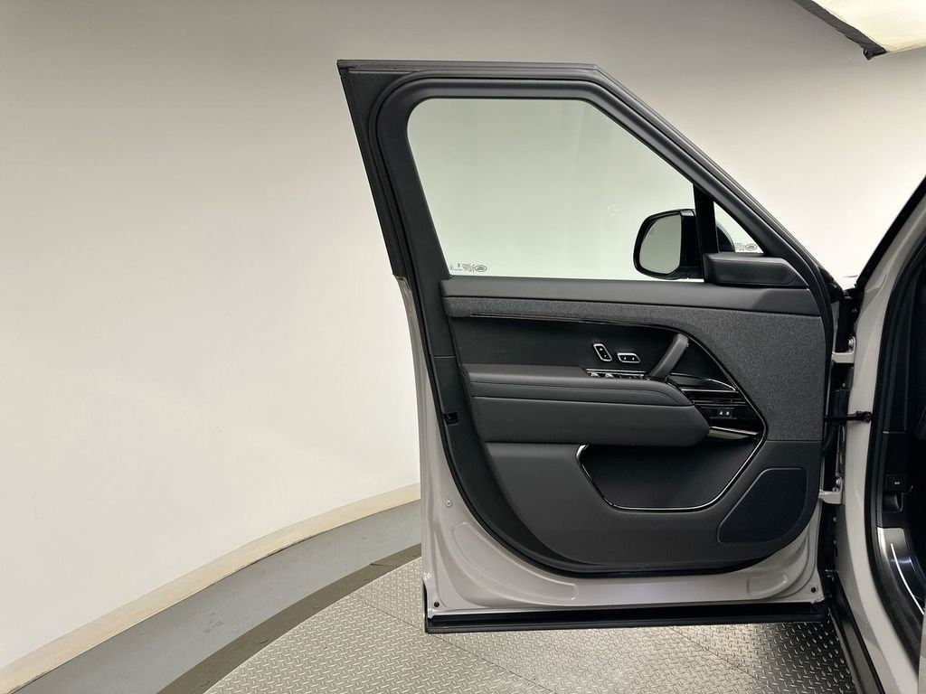 New 2026 Borasco Grey LAND ROVER Dynamic SE image 9