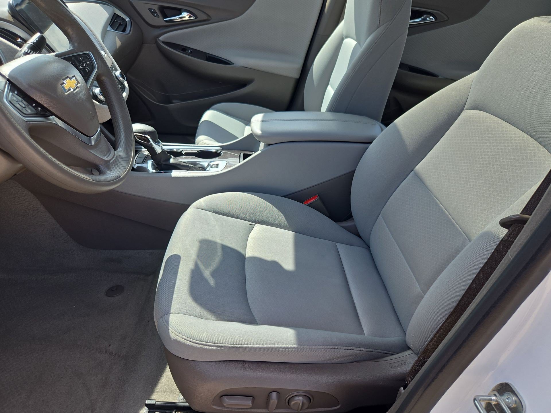 Used 2024 Summit White Chevrolet LT image 14