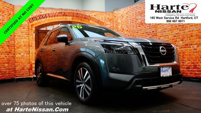 2025 Nissan Pathfinder Platinum 4WD's photo