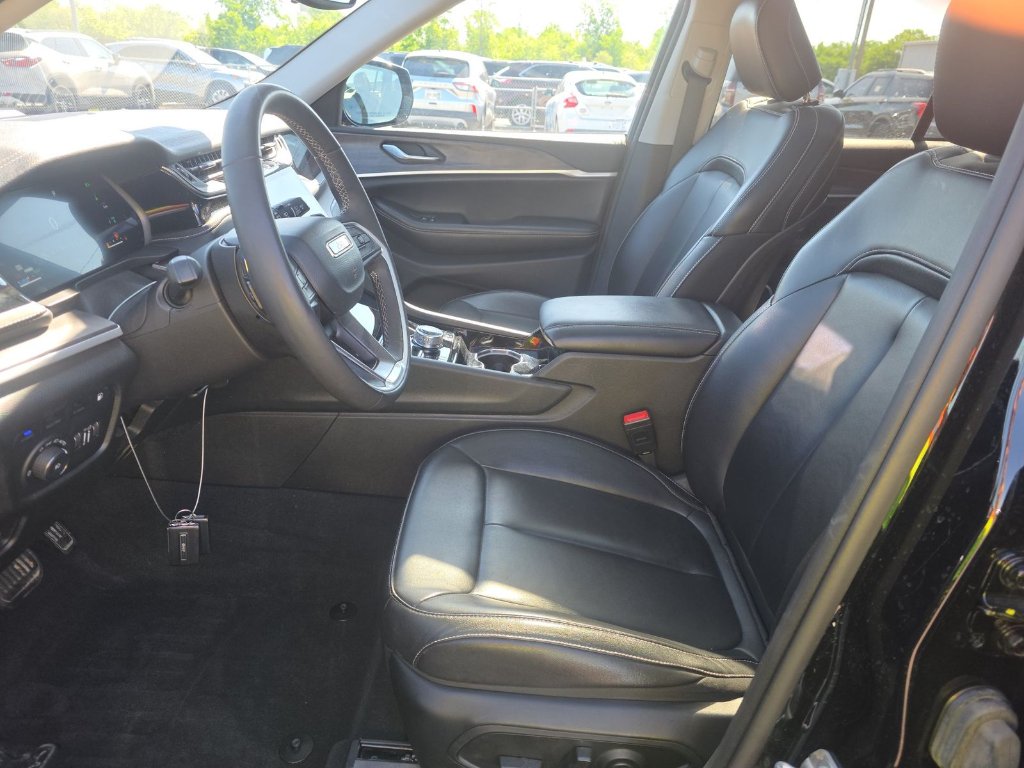 Used 2023 Diamond Black Crystal Pearlcoat Jeep 4xe image 5