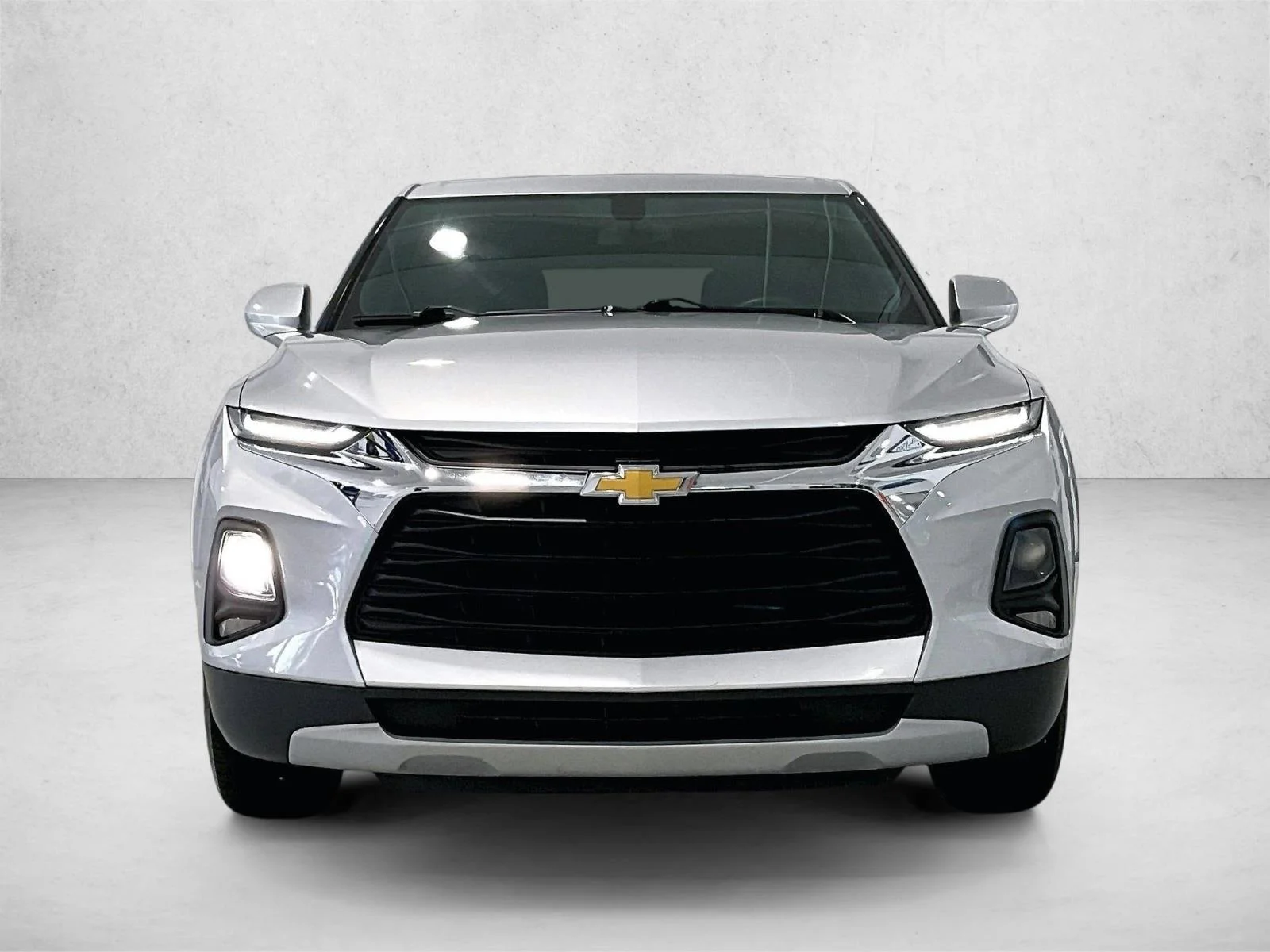 Used 2019 Silver Ice Metallic Chevrolet  image 3