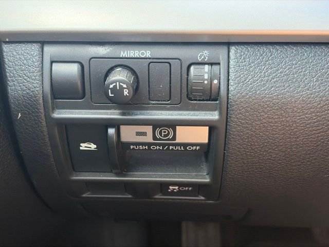 Used 2013 Silver Subaru 2.5i Premium image 29
