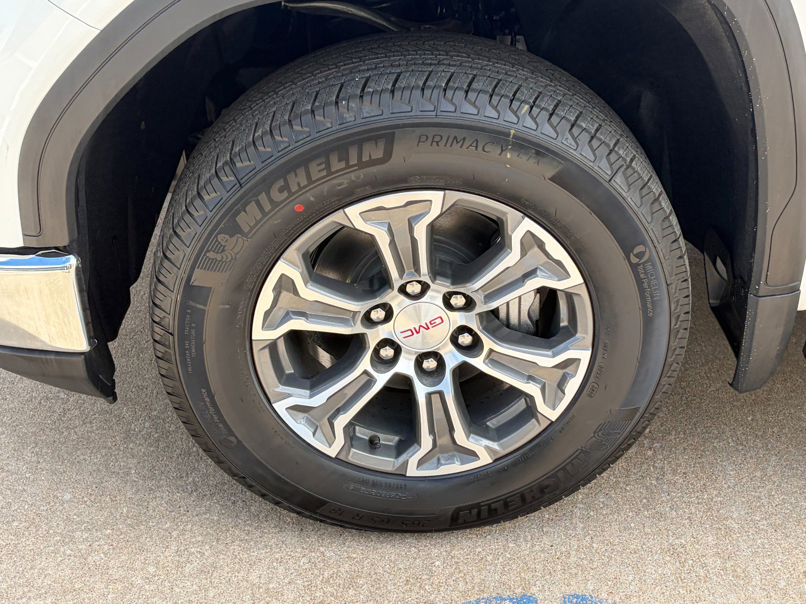 View vehicle photo 4