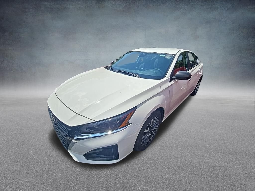 Used 2025 Glacier White Nissan 2.5 SV image 3