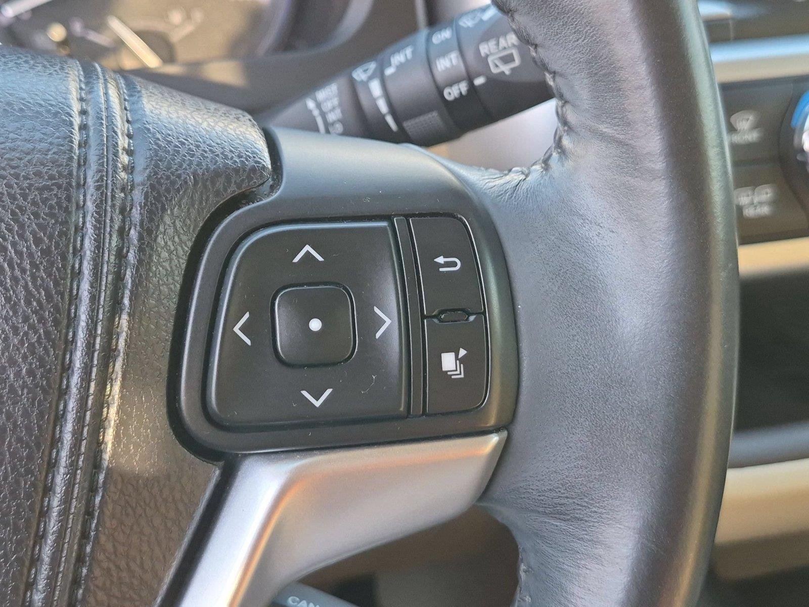 Used 2015 Predawn Gray Mica Toyota Limited image 19