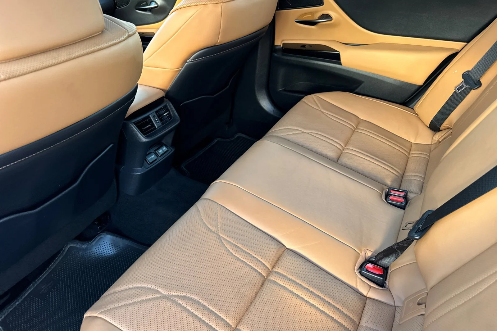Certified Used 2025 White Pearl Lexus 300h Luxury image 9