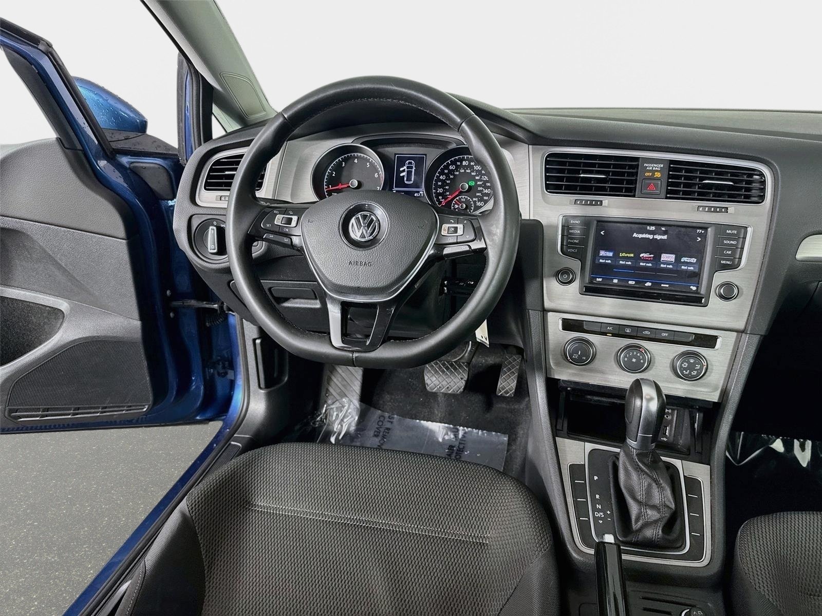 Used 2017 Silk Blue Metallic Volkswagen S image 21