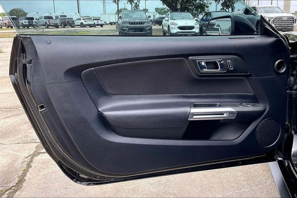Used 2016 Black Ford GT image 15