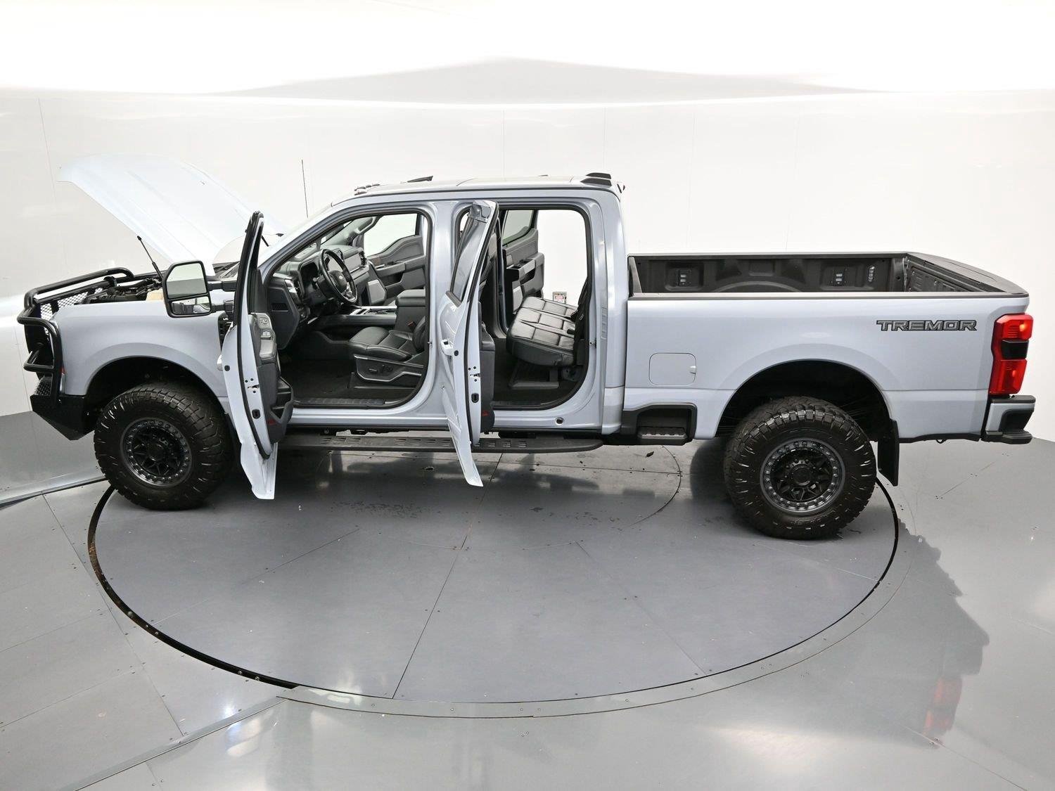 Used 2024 Glacier Gray Metallic Tri-coat Ford XL image 44