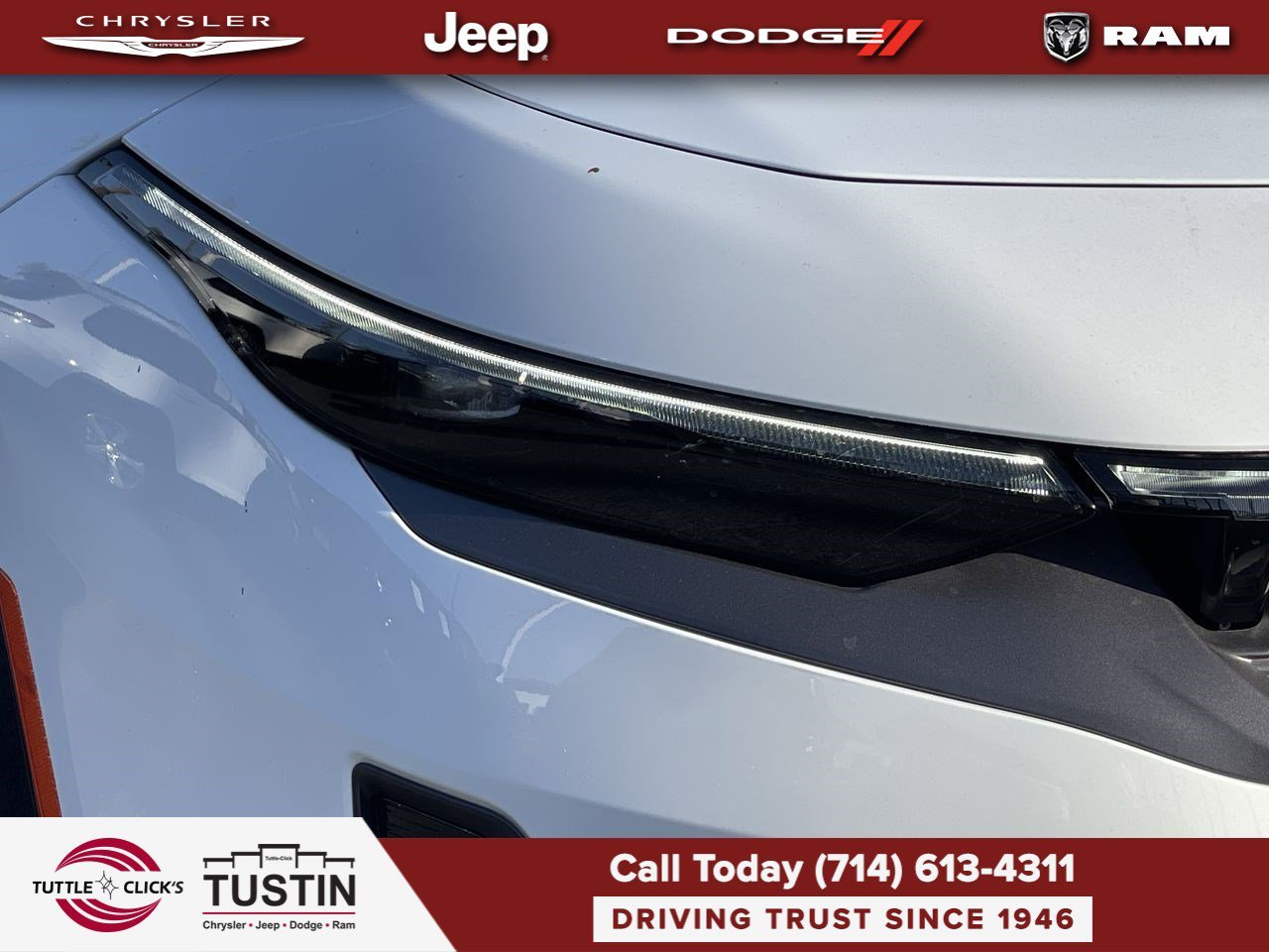New 2025 Bright White Clear-Coat Exterior Paint Jeep Limited image 7