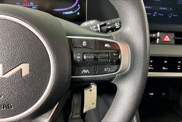 Used 2023 White Kia LX image 11