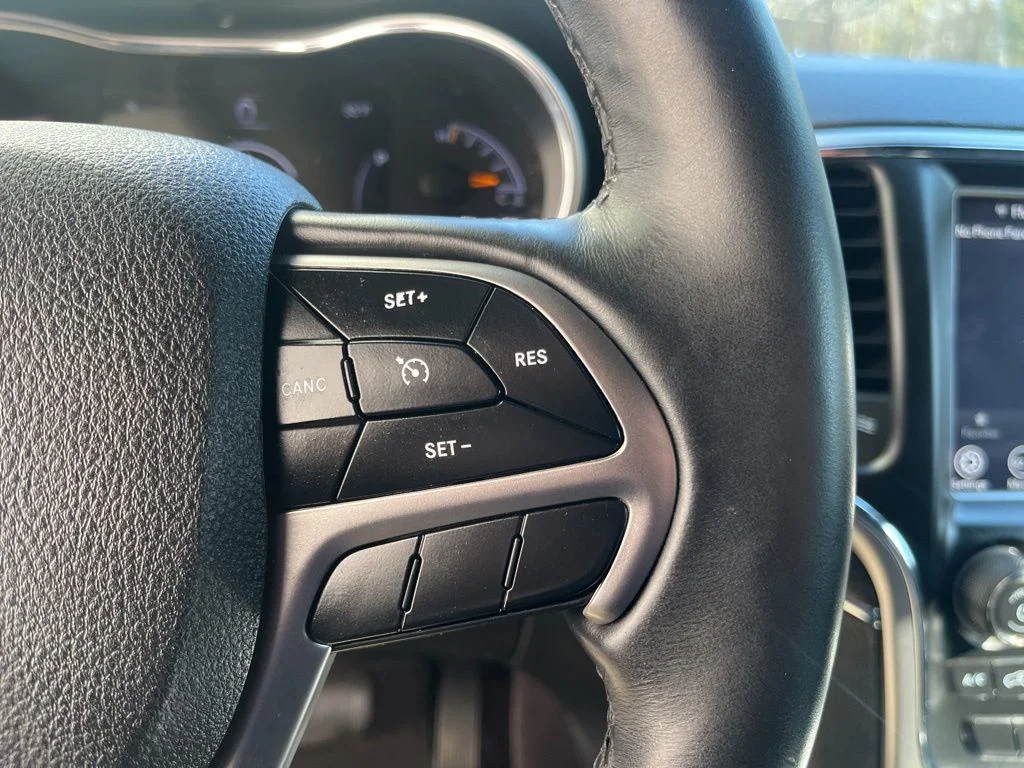 Used 2018 True Blue Jeep Limited image 16