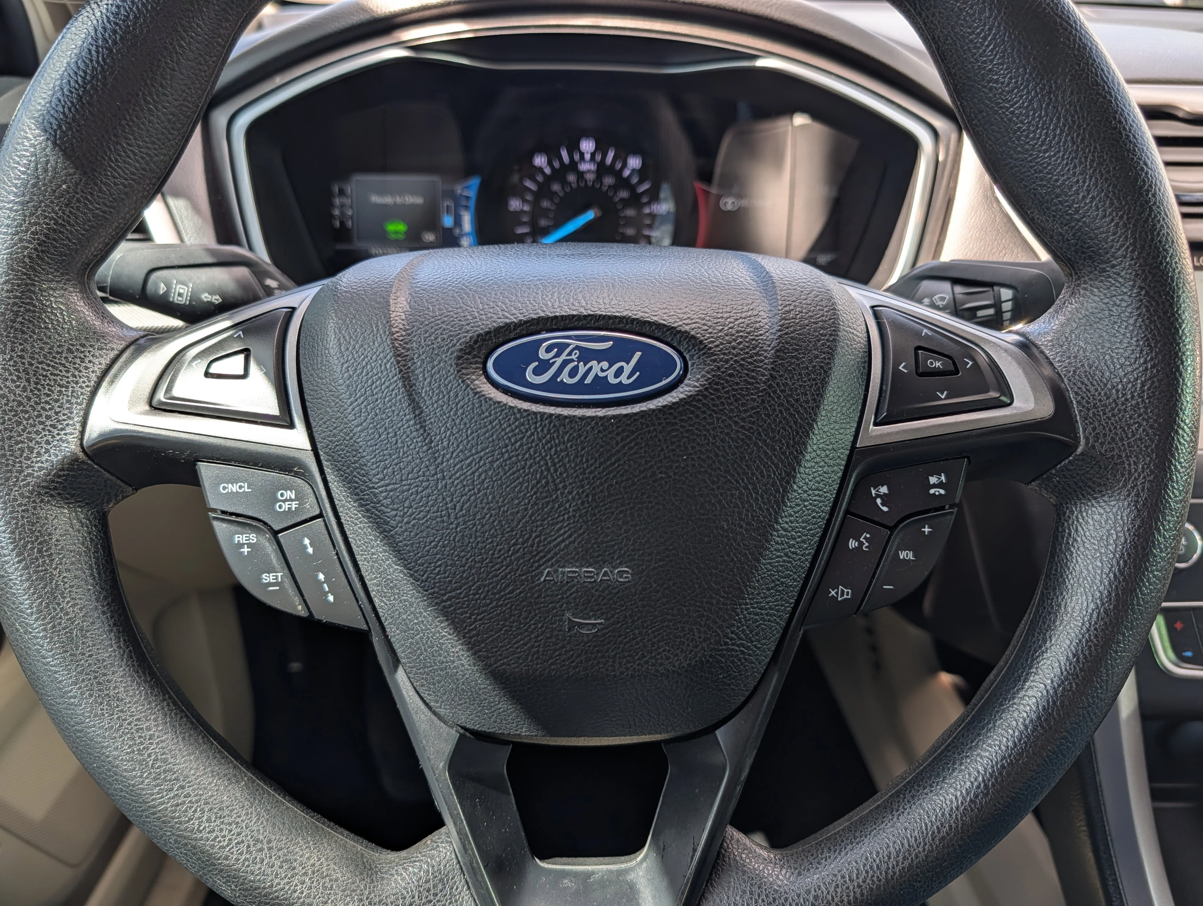 Used 2019 Magnetic Metallic Ford SE image 25